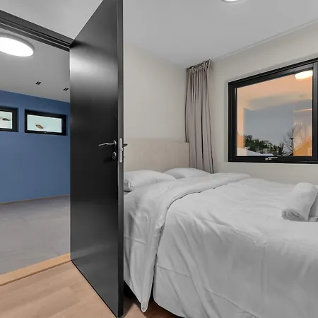 Northstay - Scandi-luxe Family - The View, Modern House With View, Sleeps 8 Apartmán