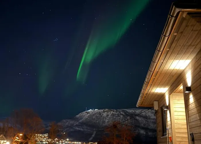 Northstay - Scandi-luxe Family - The View, Modern House With View, Sleeps 8 Leilighet Tromsø