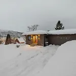 Northstay - Scandi-luxe Family - The View, Modern House With View, Sleeps 8 דירה