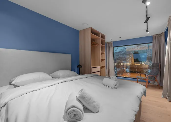 Northstay - Scandi-luxe Family - The View, Modern House With View, Sleeps 8 아파트