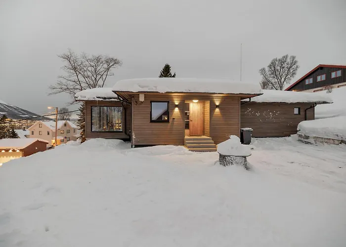 Northstay - Scandi-luxe Family - The View, Modern House With View, Sleeps 8 * 트롬쇠